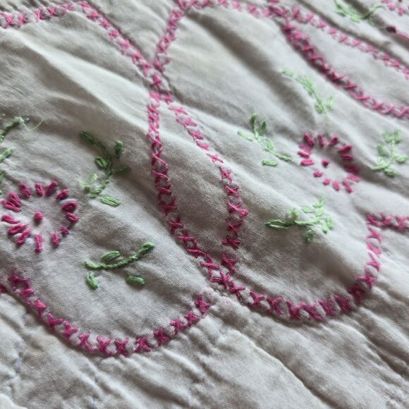 Vintage 1900s Quilt Pink White Hearts Prairie Point Binding Embroidered 90"x 76" - Picture 8 of 12